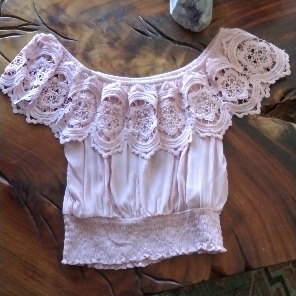 Off shoulder crop sheared waist gauze top